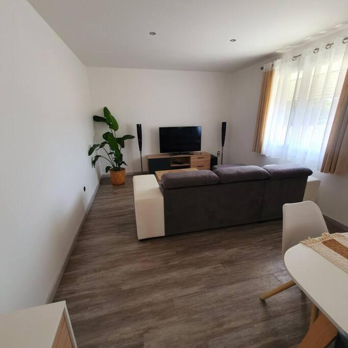 Joli Haut De Villa 3 Chambres Climatise Avec Jacuzzi Marignane Dış mekan fotoğraf