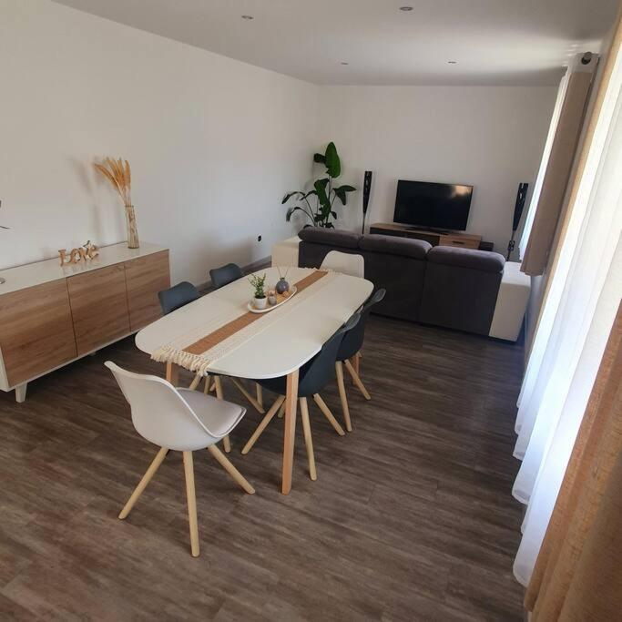 Joli Haut De Villa 3 Chambres Climatise Avec Jacuzzi Marignane Dış mekan fotoğraf